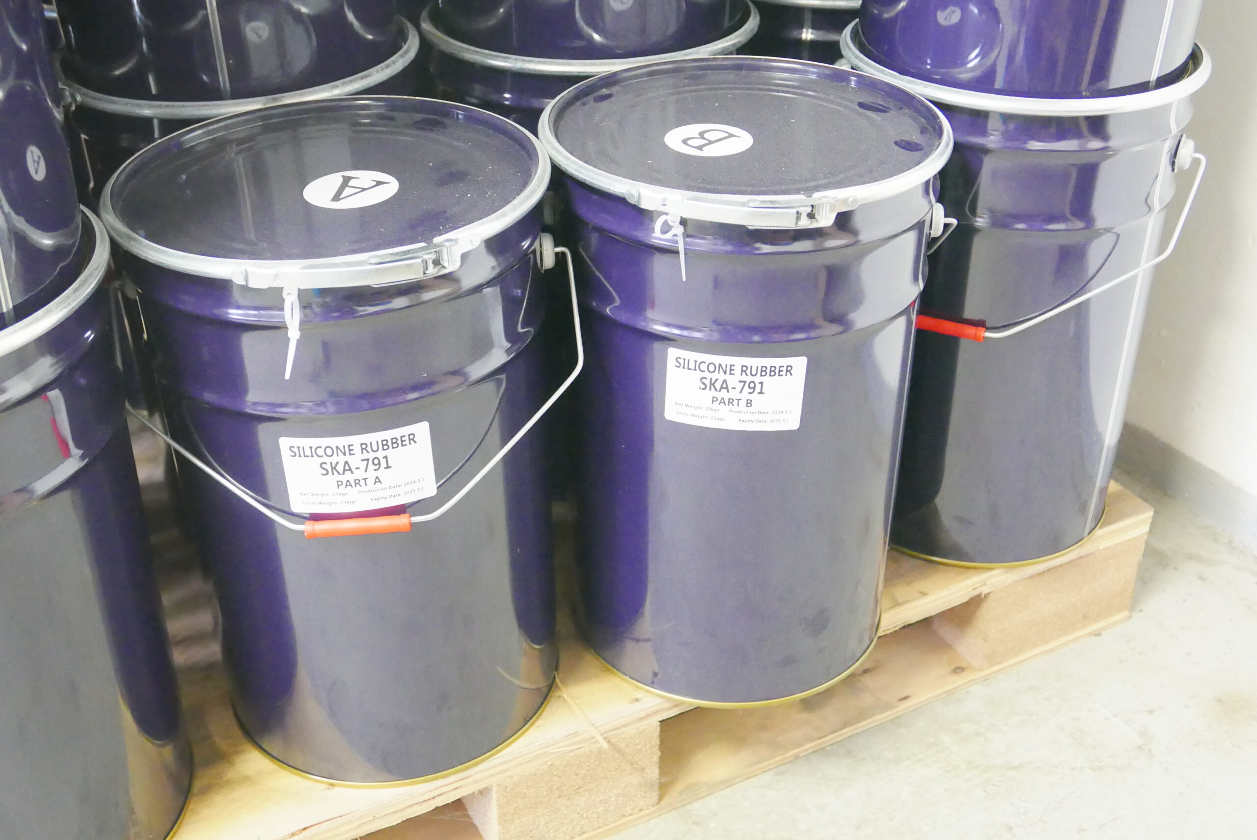 Kvalitne silikonove zmesi na odlievanie a vyrobu foriem zabezpecuju dokonale zachytenie detailov flexibilitu a odolnost materialu